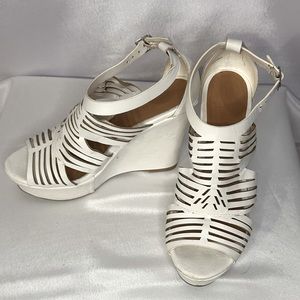 🌸CHARLOTTE RUSSE White Wedge Sandals Size 6.5